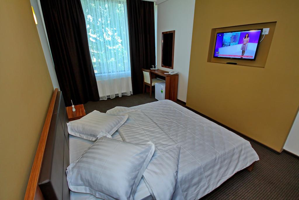 Hotel Eden Тулча Экстерьер фото